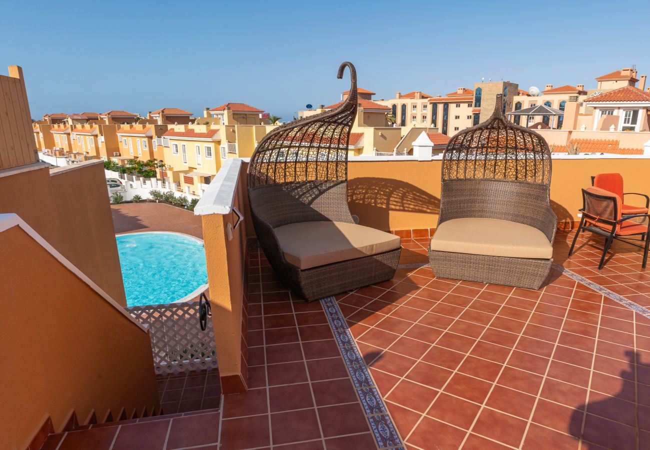 Ferienwohnung in Caleta de Fuste - Hole-In-One – Penthouse by the ocean & golf course