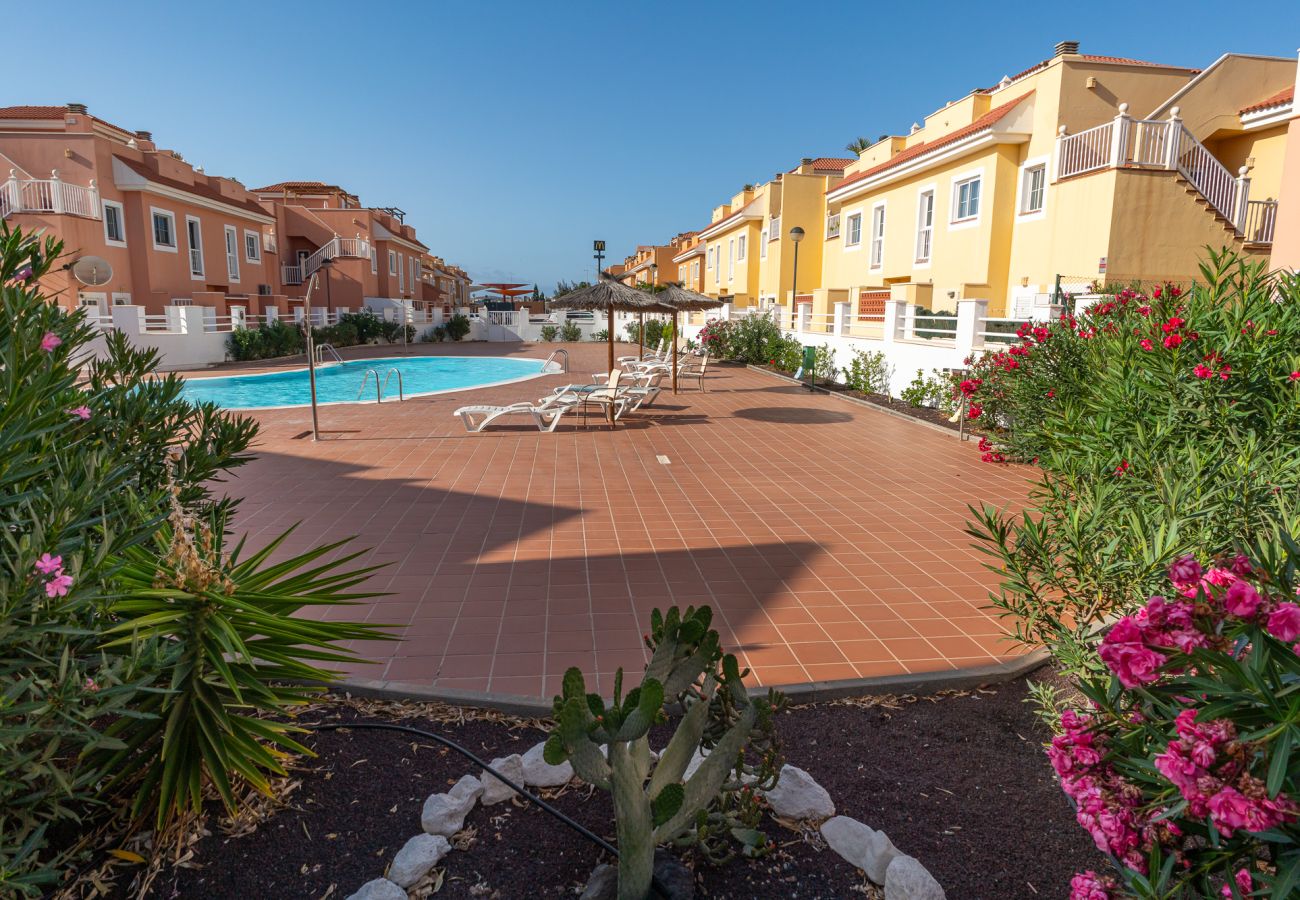 Ferienwohnung in Caleta de Fuste - Hole-In-One – Penthouse by the ocean & golf course