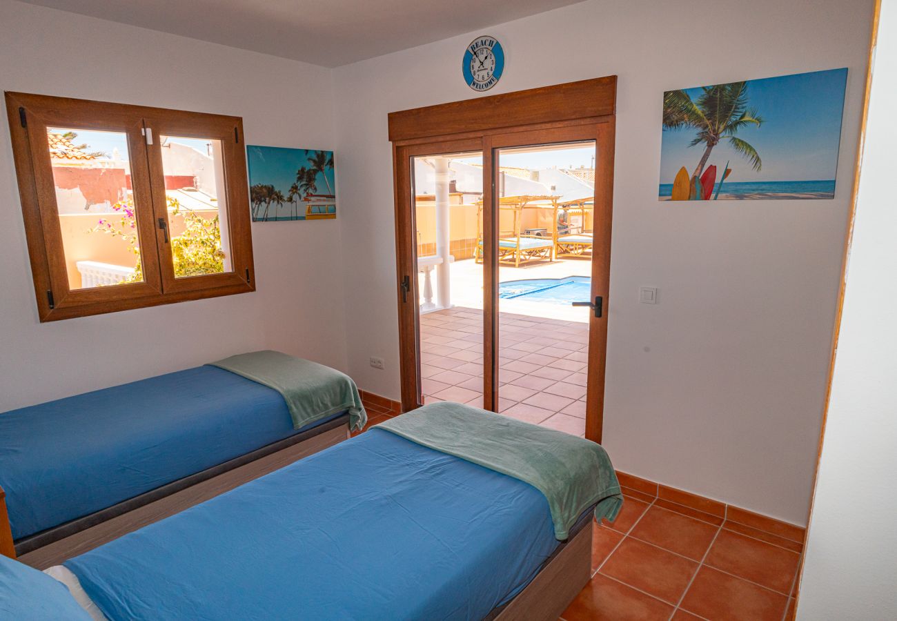 Villa en Costa de Antigua - Villa Oceana – Refugio en el acantilado